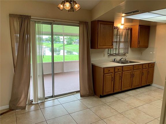 3rd image of 423 La Paz Dr