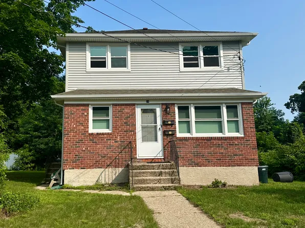 28 Warner Ln #2F, Ronkonkoma, NY 11779
