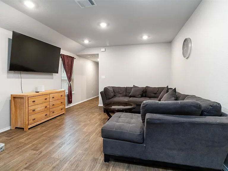 2845 Wolfcreek — Photo 3