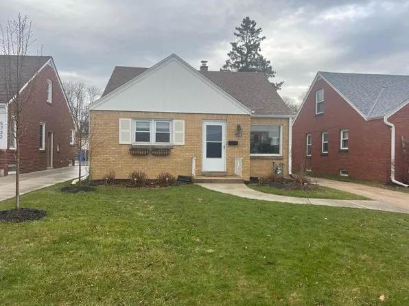 5726 North Lydell AVENUE, Whitefish Bay, WI 53217