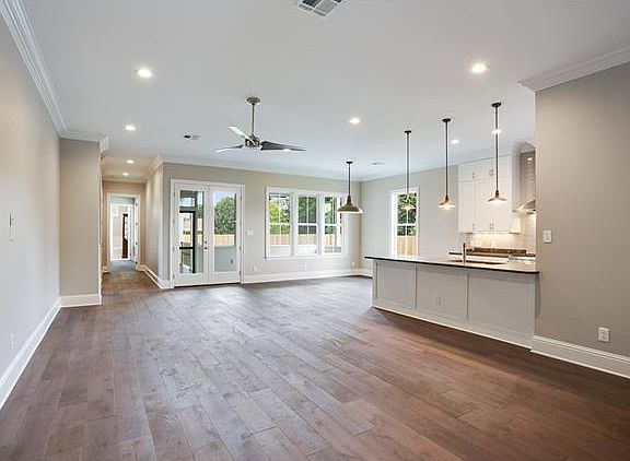 5th image of 5853 Milne Blvd