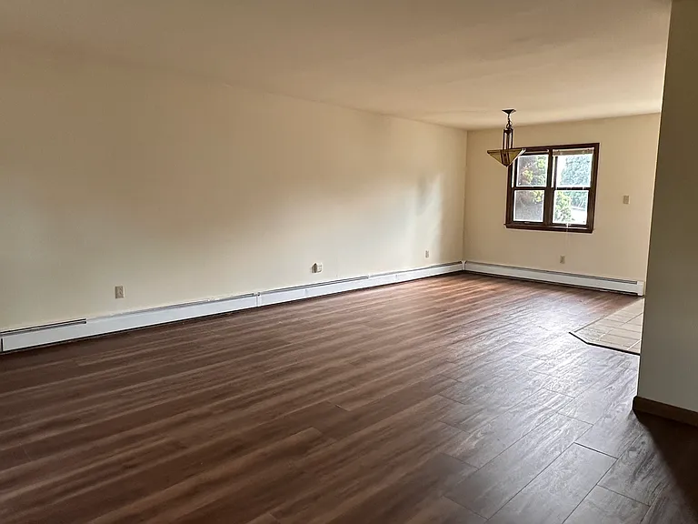 411 Marion St — Photo 18