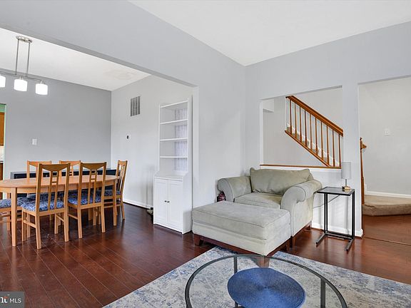 5th image of 407 Samanthas Ct