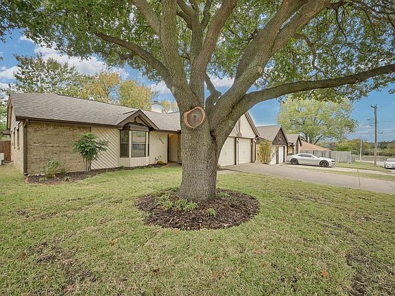 3rd image of 6412 Woodbeach Dr