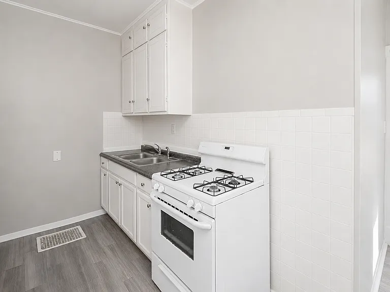 1553 W 17th St - Duplex — Photo 5