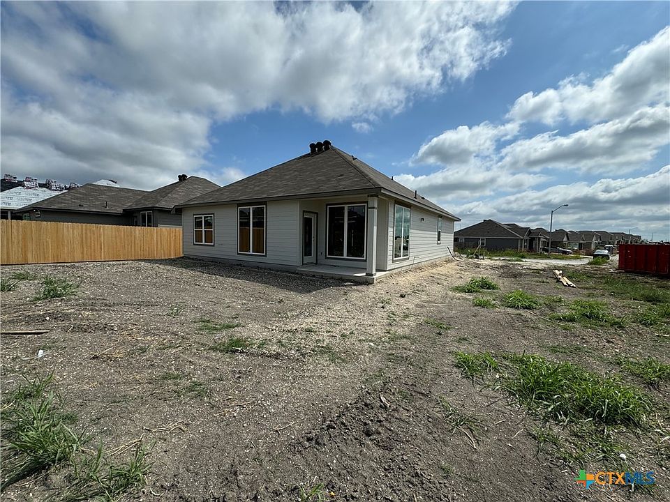 2nd image of 2028 Meridian Loop