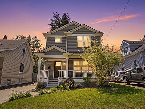 3rd image of 302 Dewey St