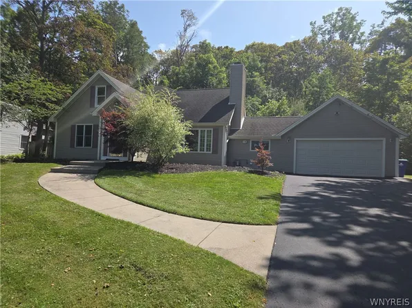 862 Hillside Dr, Lewiston, NY 14092