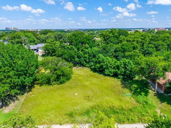 18 Thornhill Rd, Benbrook, TX 76132