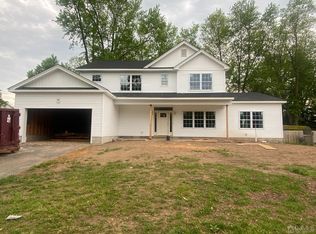 26 Pelham Rd S, Kendall Park, NJ 08824