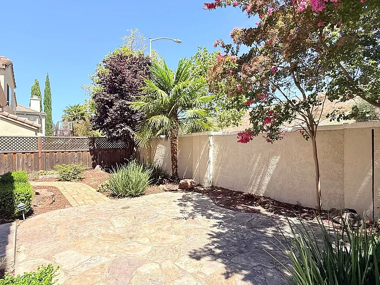 1126 Vista Pointe Cir — Photo 37