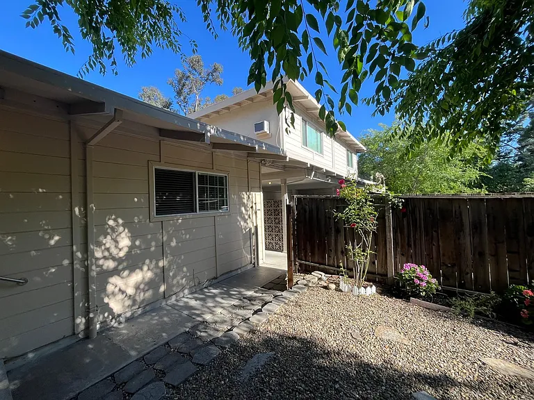 1594 Morgan Ln #A — Photo 25