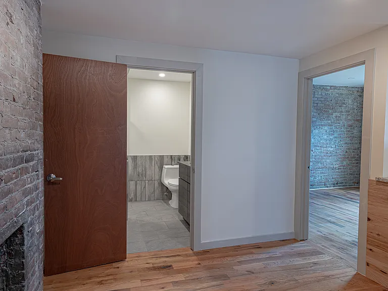 275 4th St #2 — Photo 3