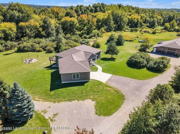 2596 W Tomlinson Rd, Mason, MI 48854
