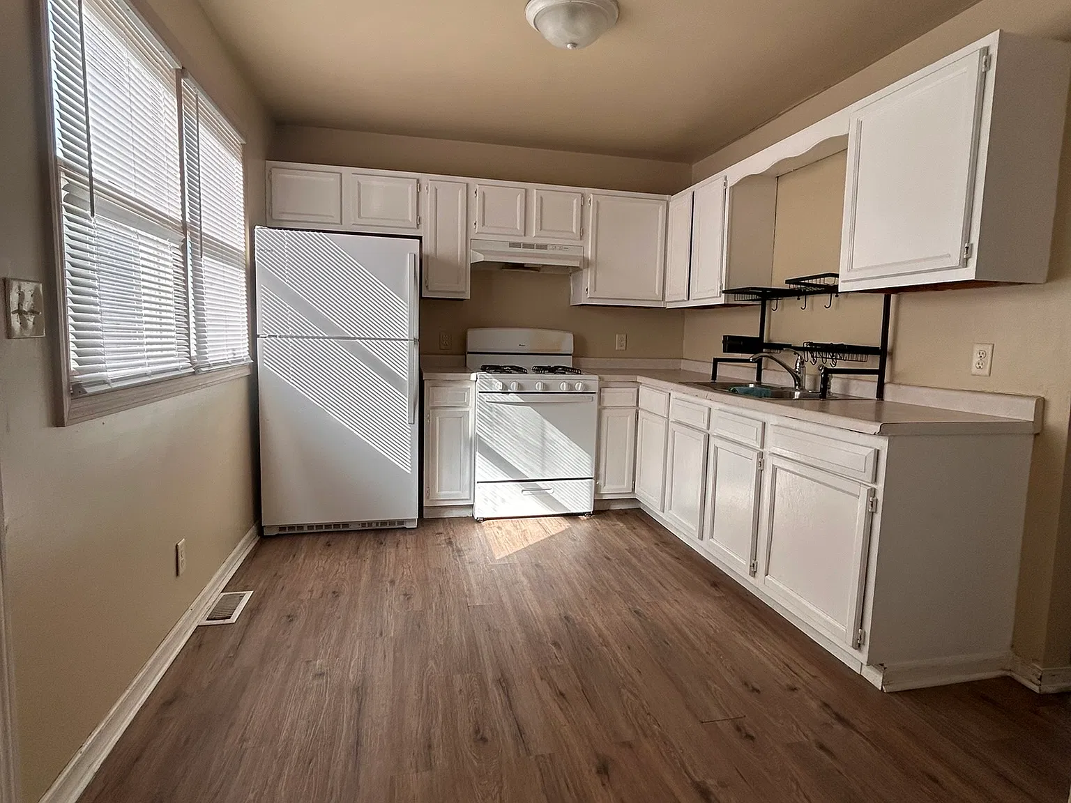 3 bed, 875 sqft, $1,225 — Photo 3