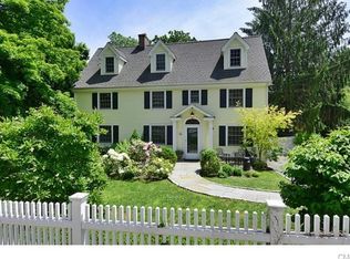 59 Oak St, New Canaan, CT 06840