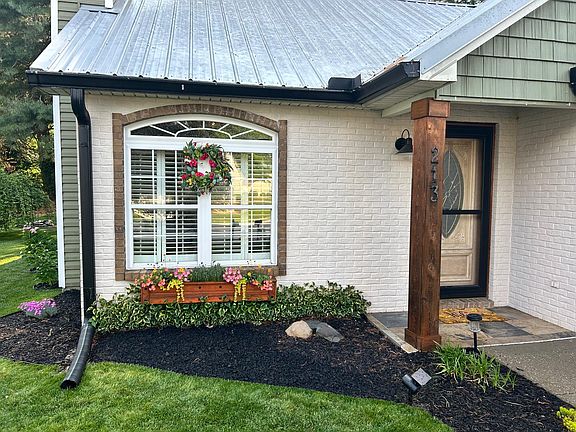 4th image of 213 Horseshoe Ct