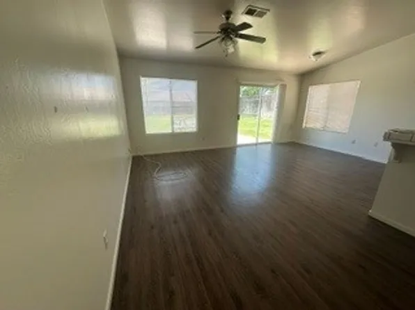 3253 Floral Meadow Dr, Bakersfield, CA 93308