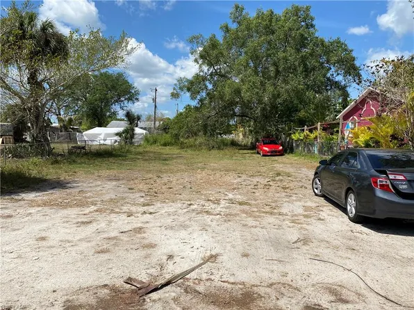 587 N 9th ST, IMMOKALEE, FL 34142