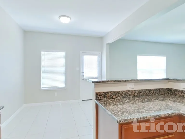 692 Totem Trail Dr — Photo 3