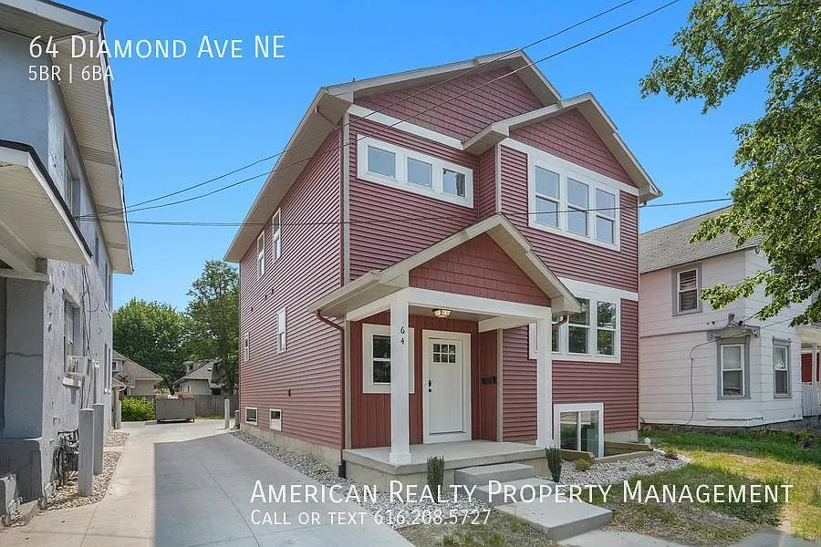 64 Diamond Ave NE