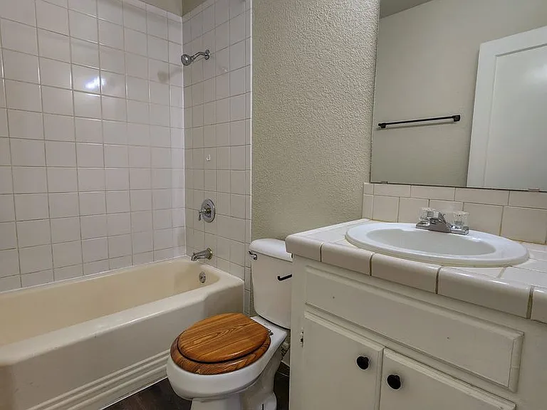 1002 Overland Ct — Photo 15