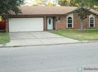 605 Chambers Creek Dr, Everman, TX 76140