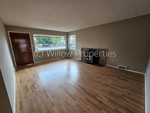 3rd image of 3410 Vista Pl W