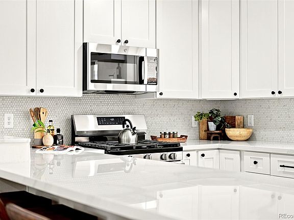3rd image of 2941 Ivanhoe Street