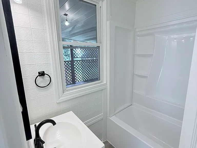 418 Sumner Ave — Photo 8
