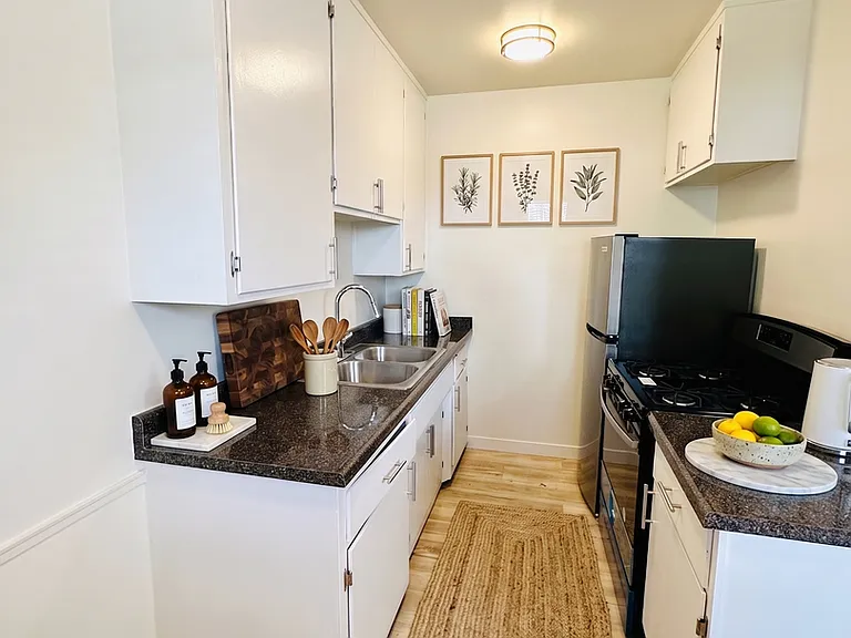 10300 National Blvd — Photo 14