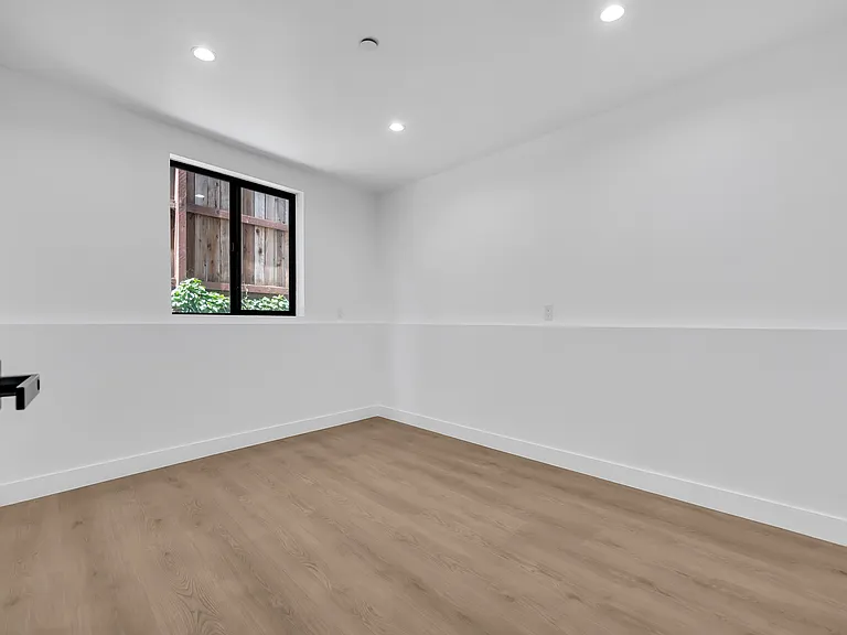 1119 N Avenue 56 — Photo 6
