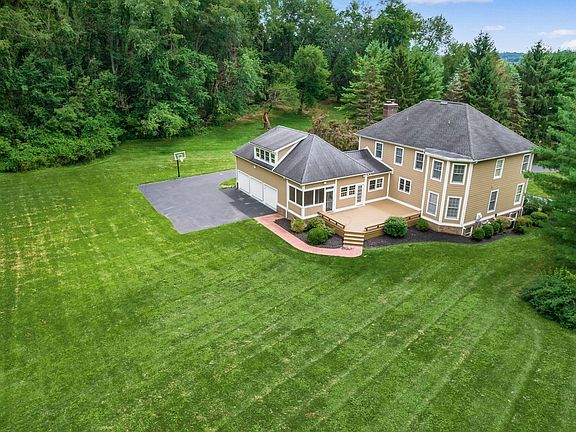 3rd image of 384 Longford Dr