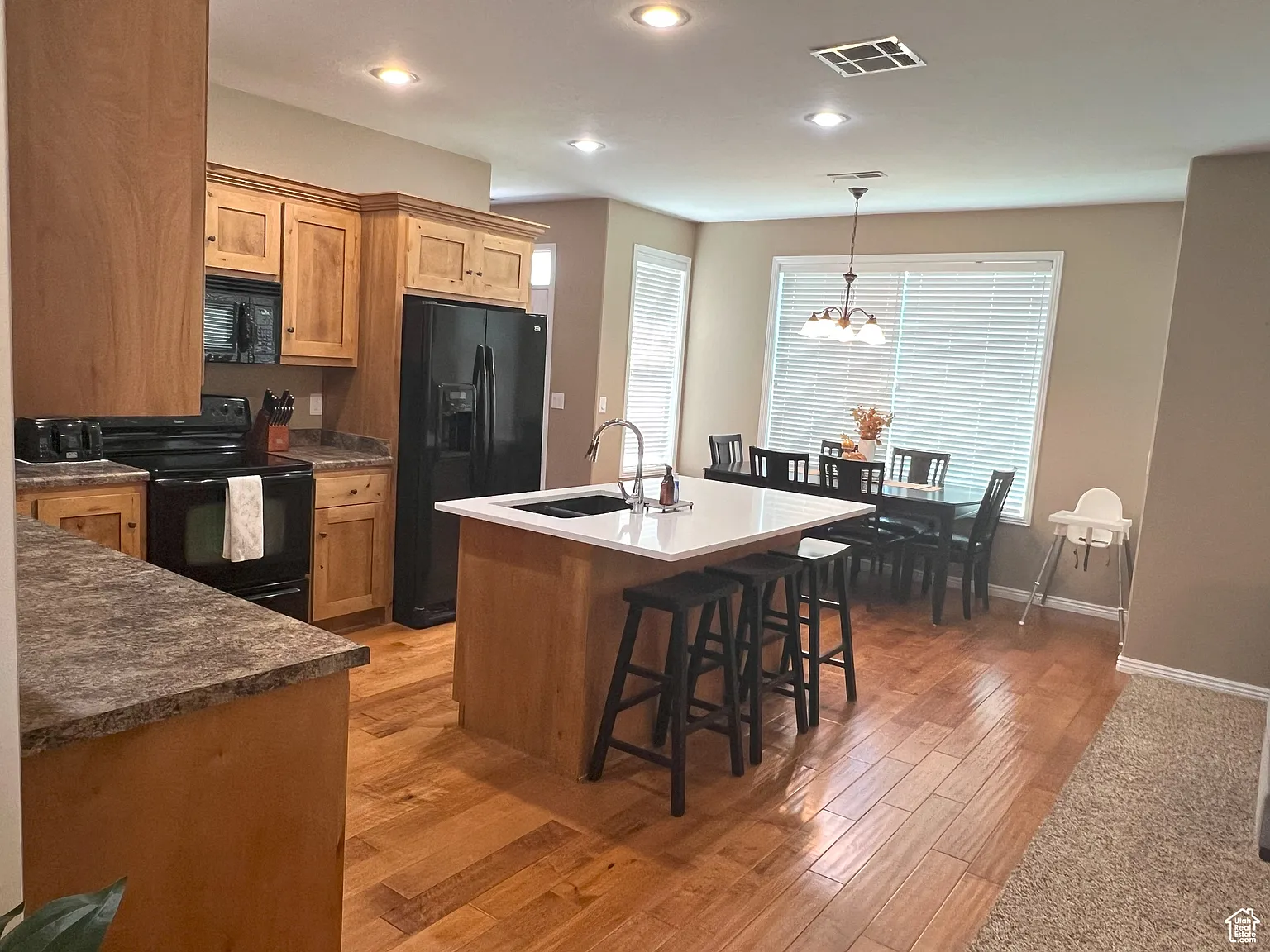 3 bed, 2.5 bath, 1963 sqft, $2,200 — Photo 3