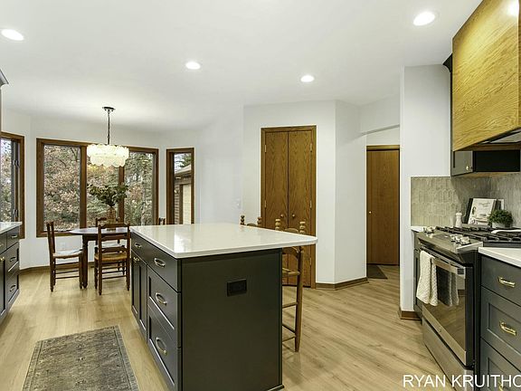 4th image of 5400 152nd Ave