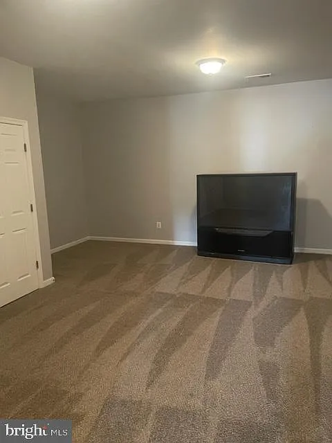 3 bed, 2.5 bath, 2050 sqft, $2,095 — Photo 3