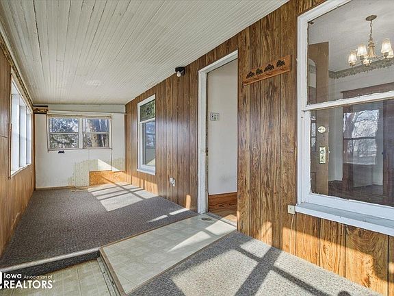 4th image of 211 Spruce St