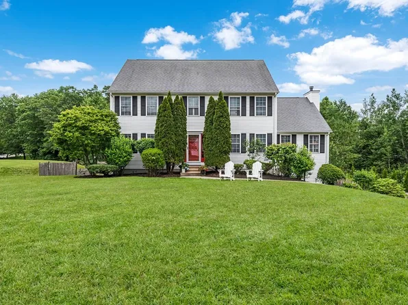 10 Oak Ridge Dr, Wrentham, MA 02093