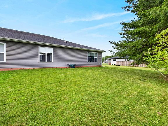 5th image of 28 Eagleview Dr