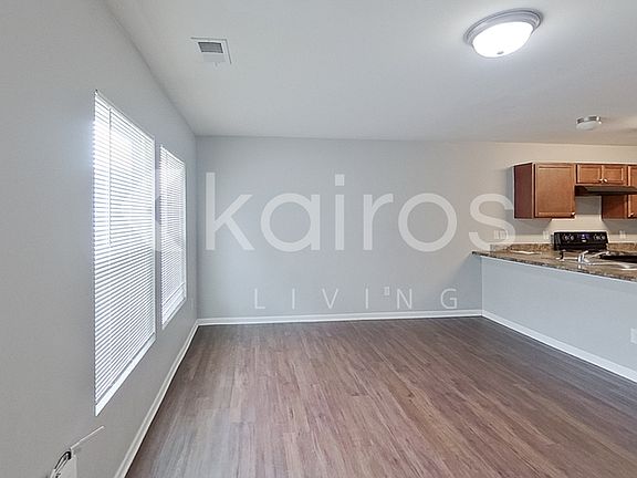3rd image of 1010 E Macree Ter