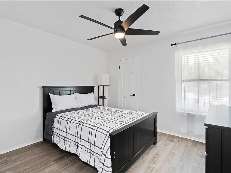 605 Hill Cv — Photo 23