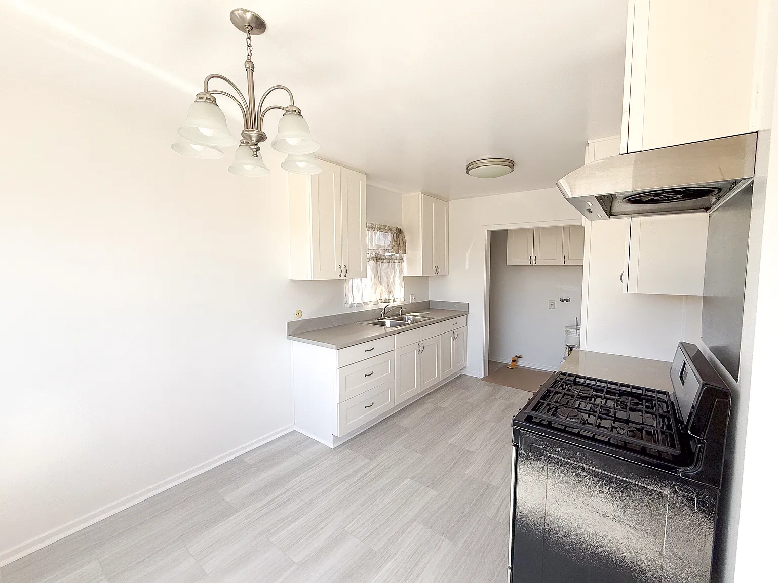 2 bed, 850 sqft, $2,300 — Photo 4