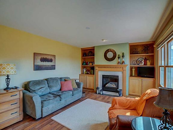 2nd image of 716 Paradise Dr