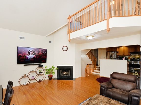 5th image of 27 Tanager Ct