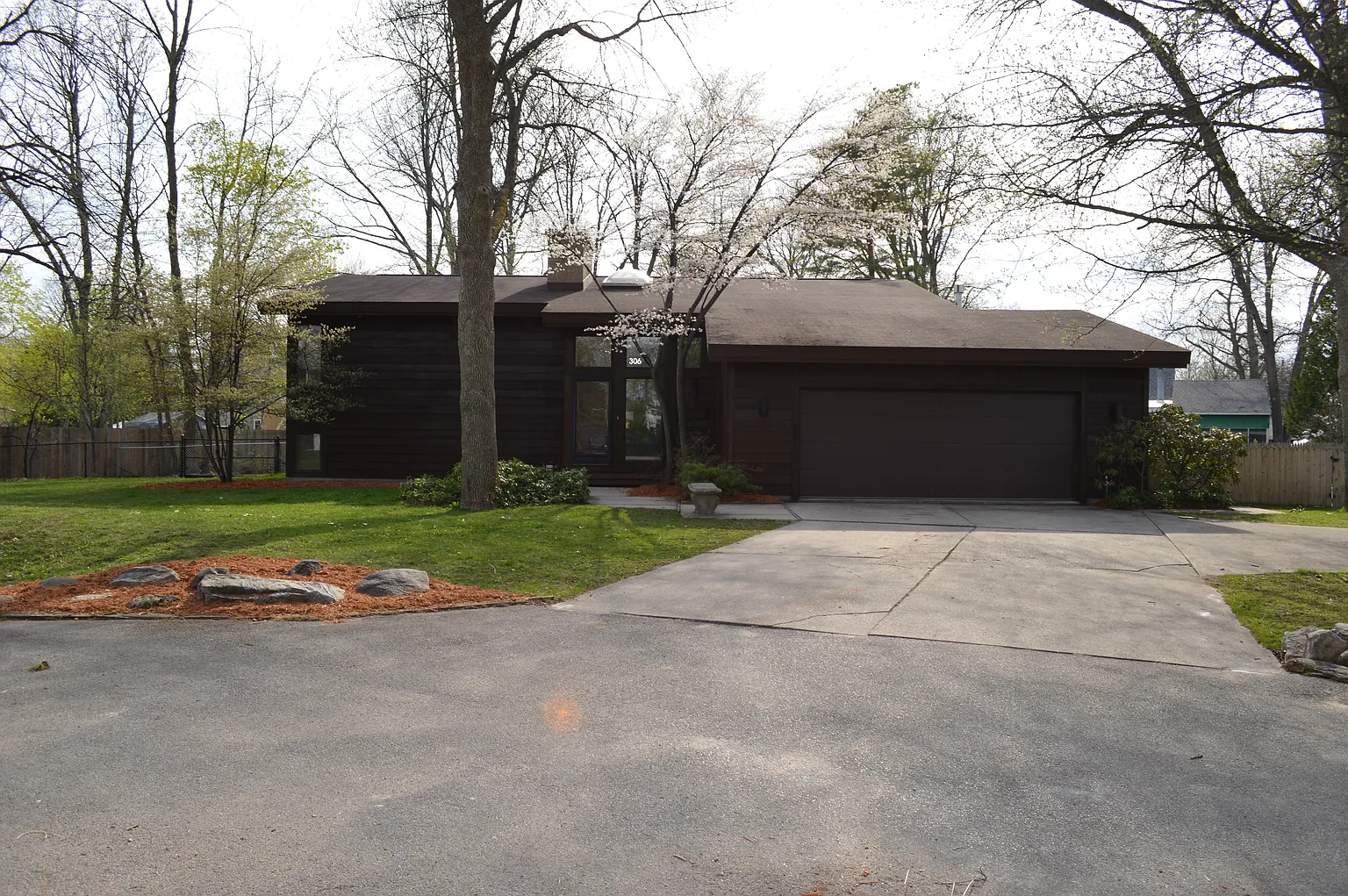 306 Valerie Ct photo 1