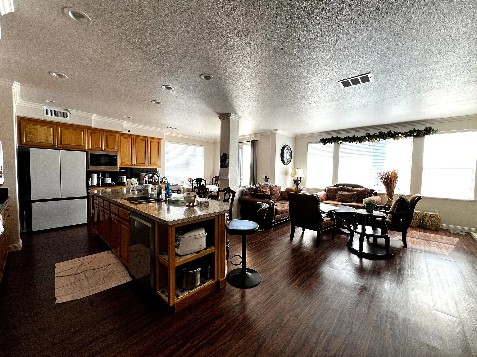 1 bed, 350 sqft, $1,100 — Photo 3