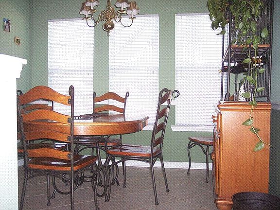 EAT-IN KITCHEN AREA 2