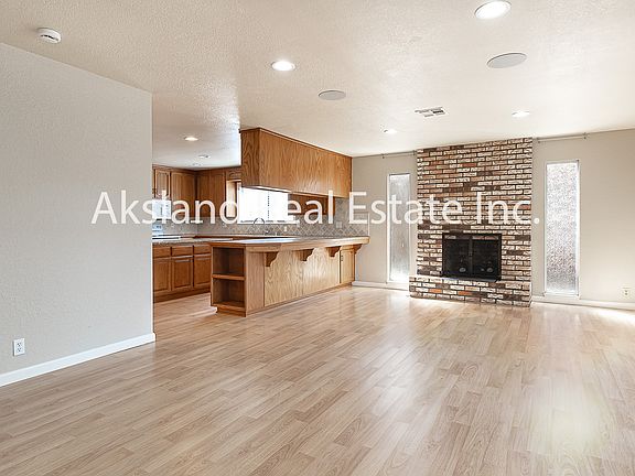 5th image of 697 Garden Gate Dr