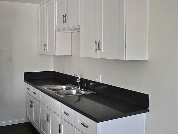 2nd image of 106 N Oak St