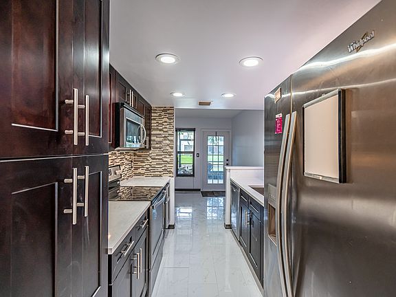 2nd image of 9413 NW 39th Pl